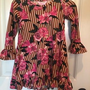 Girls dress ruffle sleeves and ruffle on bottom of dress